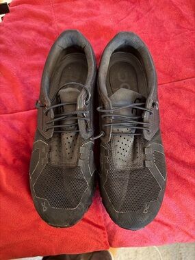 On Cloud Women’s Black Lightweight Mesh Running Shoes